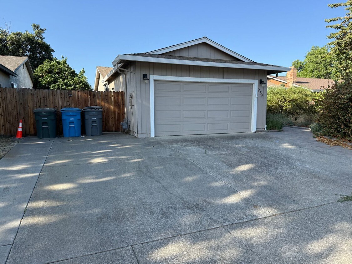 Primary Photo - Updated Home in Dixon
