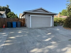 955 Woodvale Dr