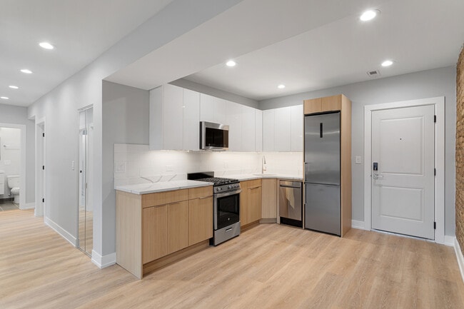 Building Photo - 1556 W Juneway Terrace