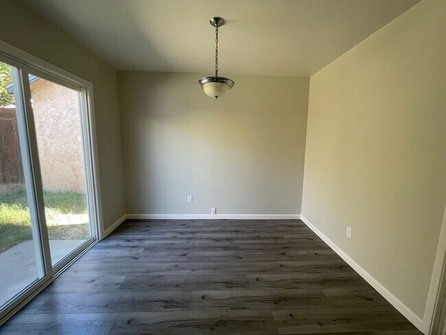 Building Photo - 2013 Scotch Pine Dr