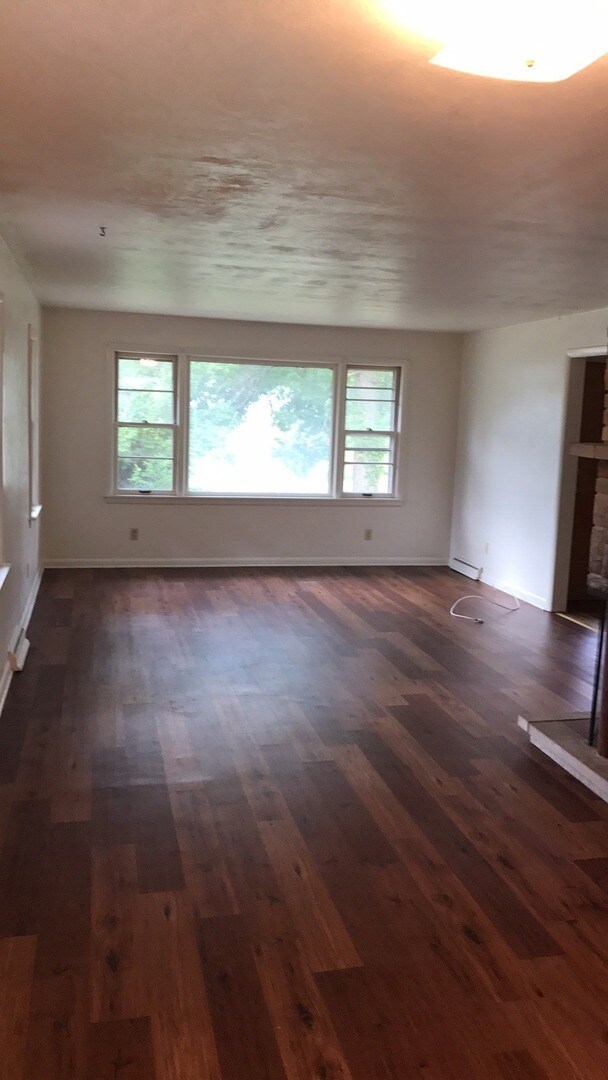 Foto del edificio - 3 Bedroom Avail August 2026; Monthly rent ...