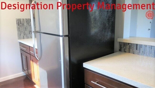 Foto del edificio - 7638 Hampton Ave