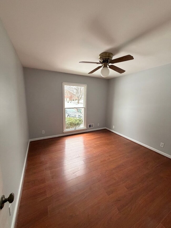 Building Photo - Gorgeous 3 bedroom house with finished basement!