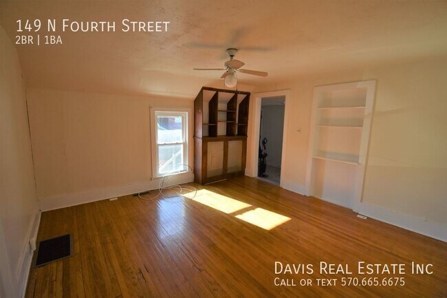 Building Photo - Junior 2 Bedroom Unit