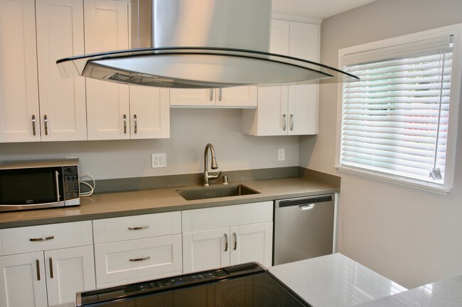 Building Photo - 4934 Kenlar Dr