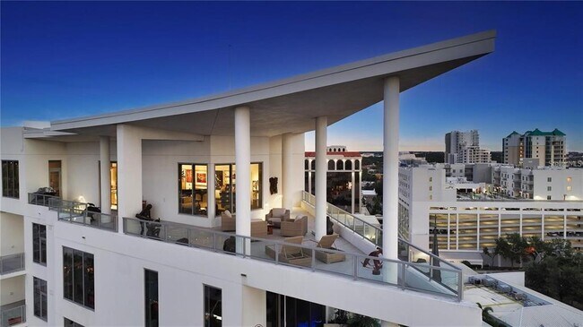 Foto del edificio - 111 S Pineapple Ave