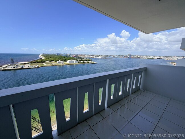 Foto del edificio - 2100 S Ocean Dr