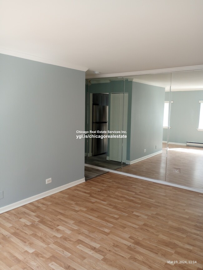 Building Photo - 3825 N Pine Grove Ave