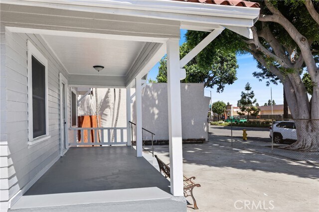 Foto del edificio - 15329 Paramount Blvd