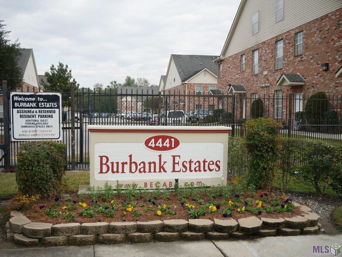 Front Gate - 4441 Burbank Dr