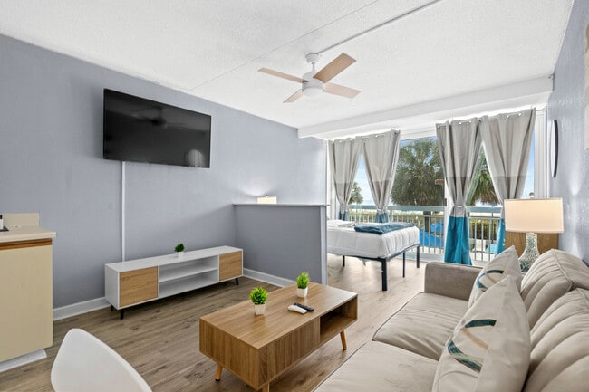 Photo - 1402 N Ocean Blvd Apartments