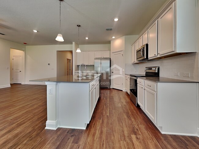Foto del edificio - 27709 St Andrews Ave