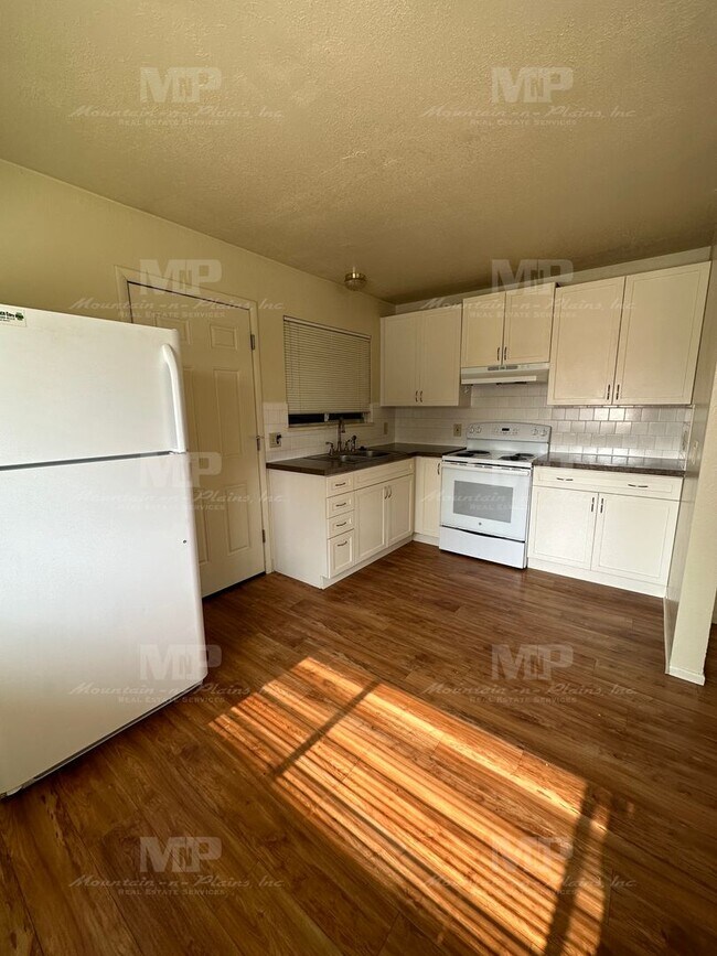 Foto del edificio - 1101 S Bryan Ave