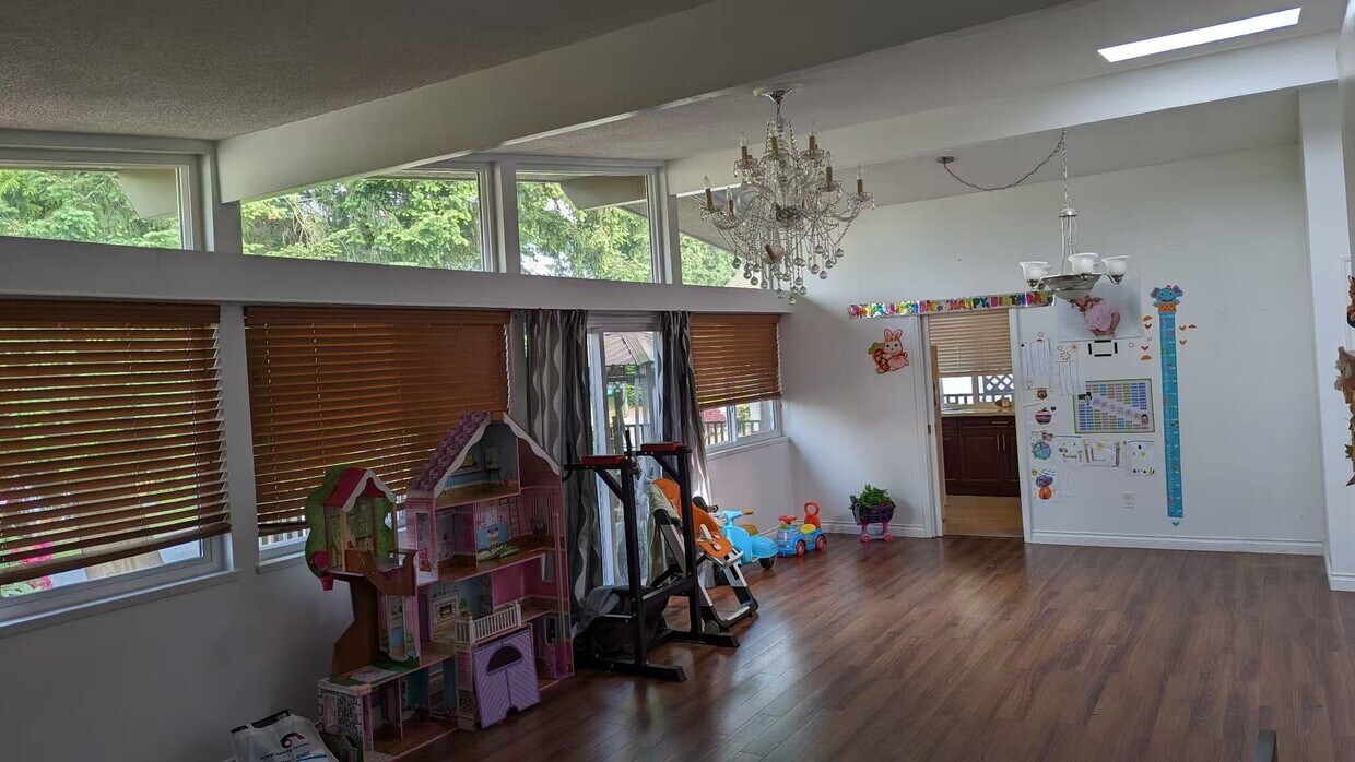 Building Photo - 7192 Paulus Crescent