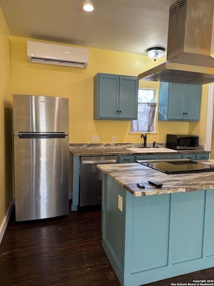 Foto del edificio - 317 E Myrtle St