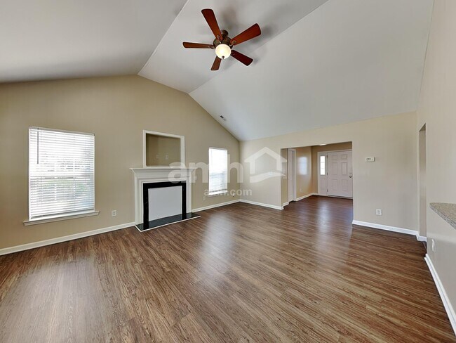 Building Photo - 404 Riverwalk Dr NW