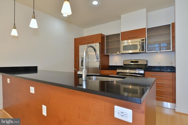 Foto del edificio - 12025 New Dominion Pkwy