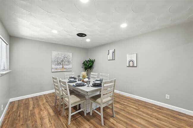 Foto del edificio - 214 Dorris Dr