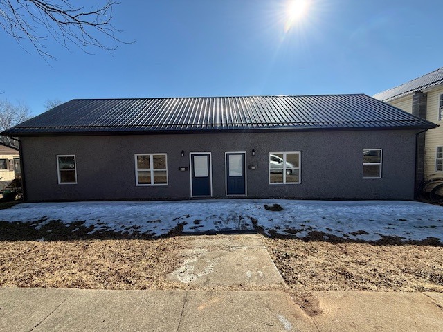 Front of property on E King Street - 406 E King St