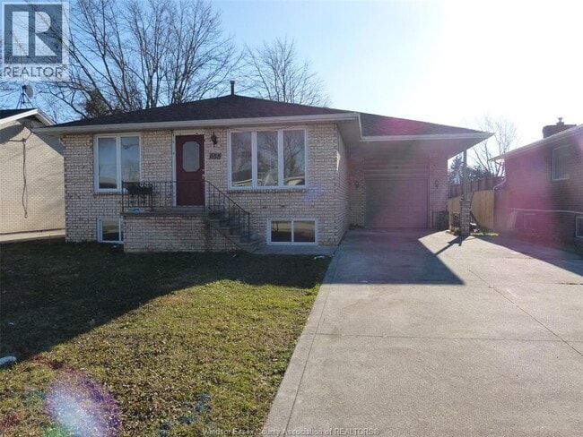 Building Photo - 355 Munger Ave W