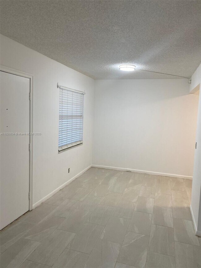 Foto del edificio - 850 SW 133rd Terrace