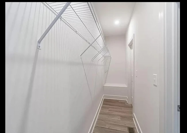 Aparador - 912 Spencer Ave