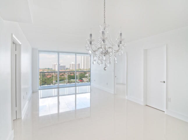 Foto del edificio - 20515 E Country Club Drive 942