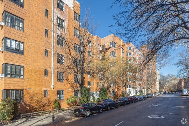 Alternate view 1 - 140 8th Ave