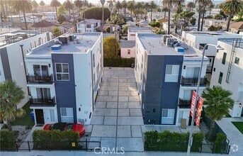 Building Photo - 2725 S La Brea Ave