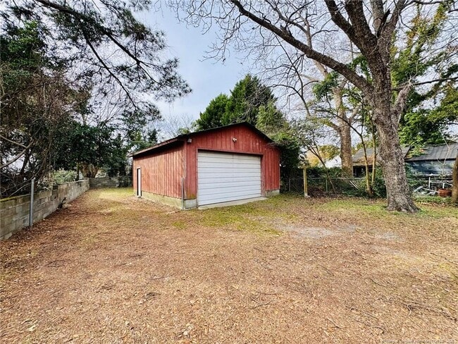 Building Photo - 411 Carthage Rd