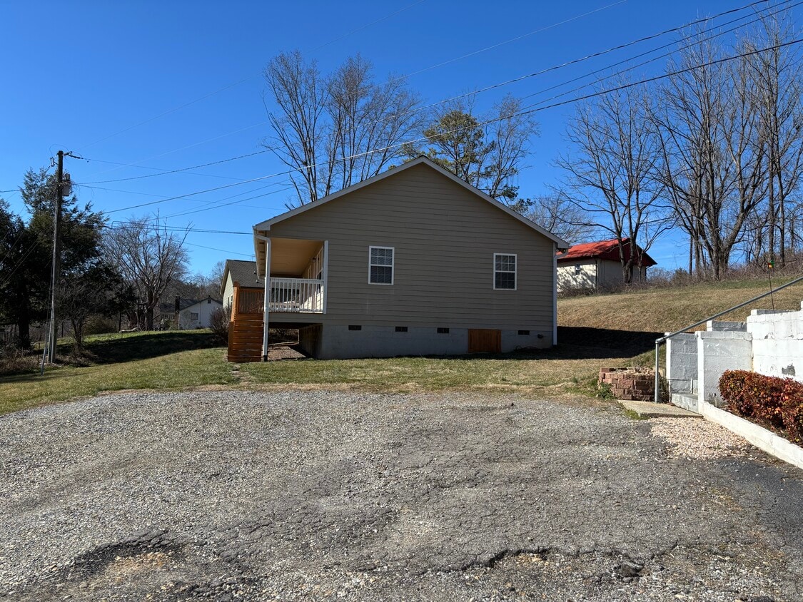 Building Photo - 32 Indian Branch Rd
