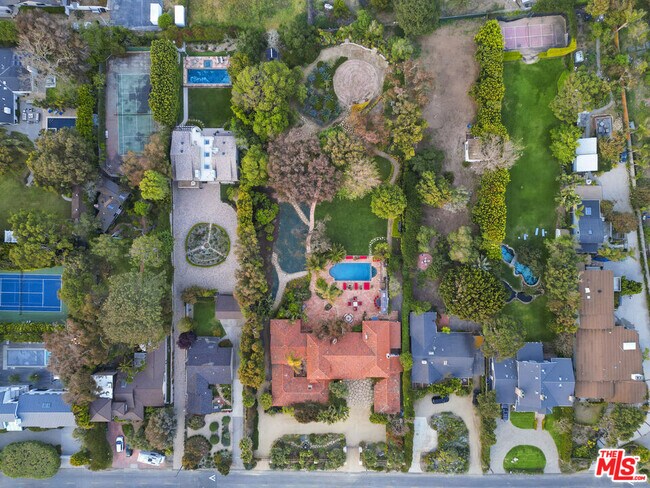Foto del edificio - 7332 Birdview Ave