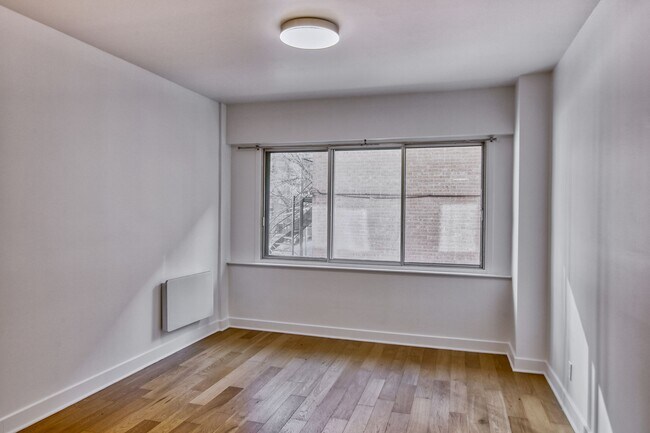 Photo du bâtiment - 3455 Rue Aylmer