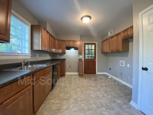 Foto del edificio - 1862 Warner Ave