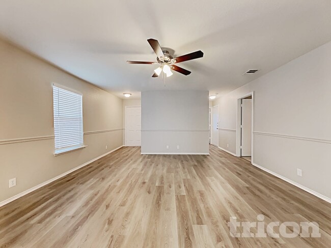 Building Photo - 2007 Mission Cove