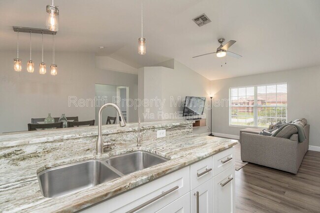 Foto del edificio - 18266 Fuchsia Rd