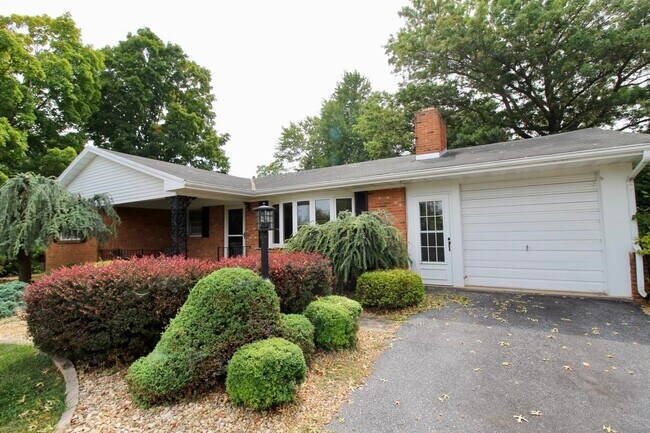 Building Photo - 3966 Port Republic Rd