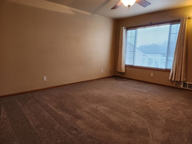 Building Photo - 725 Judson St #202