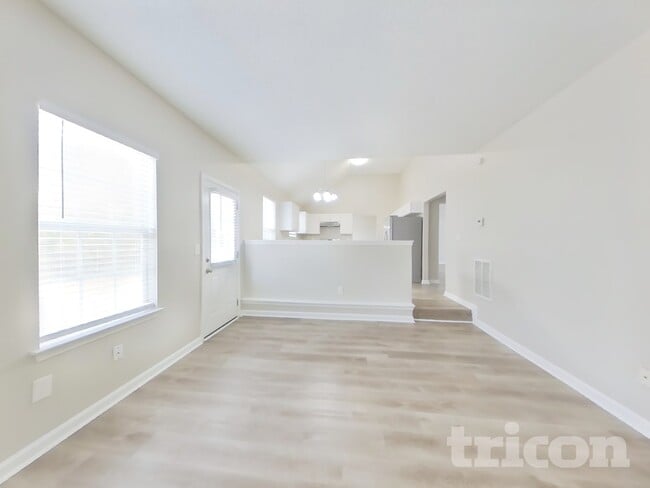 Building Photo - 1099 Sugarcreek Way