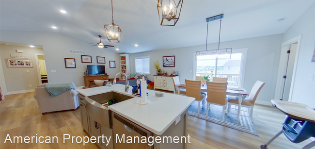 Foto del edificio - 5 br, 3 bath House - 8882 Regina Ln