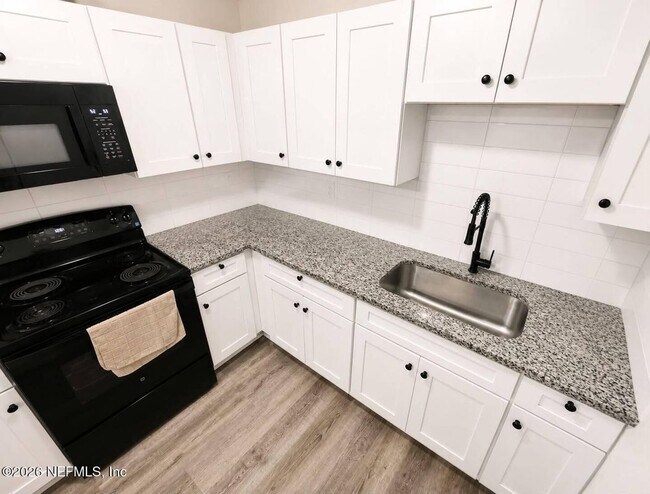 Building Photo - 5020 Campenella Dr