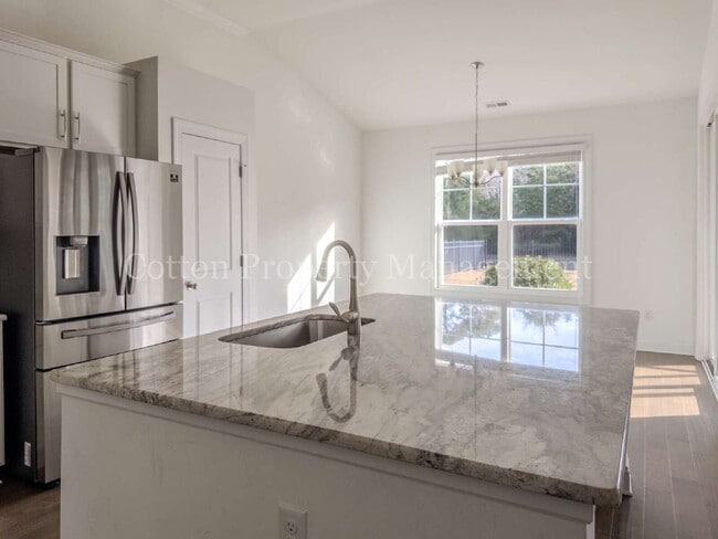 Building Photo - 7653 Vancouver Ct