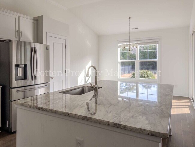 Foto del edificio - 7653 Vancouver Ct