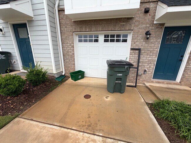 Foto del edificio - Room in Townhome on Beeler Ln