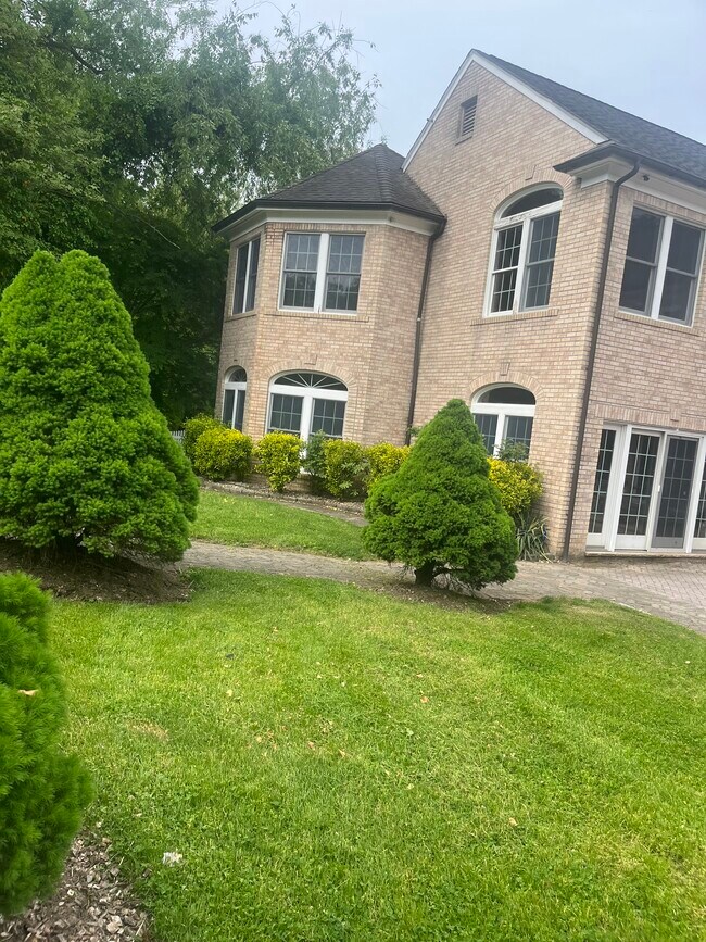 Building Photo - 109 Pleasant Ridge Rd