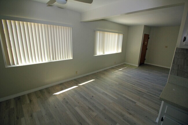 Dining room - 4215 W 130th St