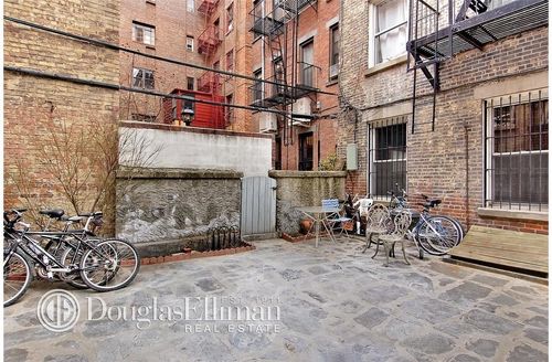 Foto del edificio - 15 Cornelia St