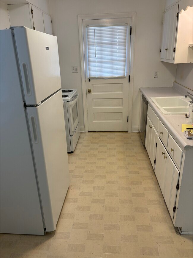 Kitchen New Oven / Range - 127 N Hite Ave