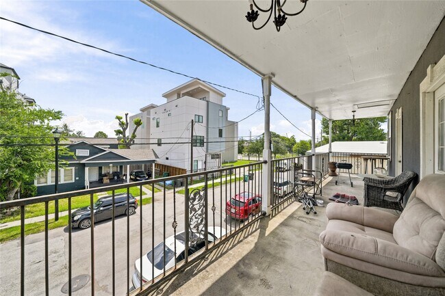 Building Photo - 1510 Truxillo St