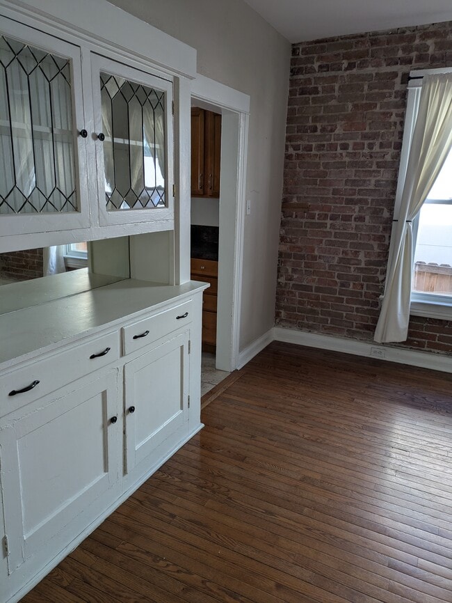 Building Photo - 2435 W Dunkeld Pl